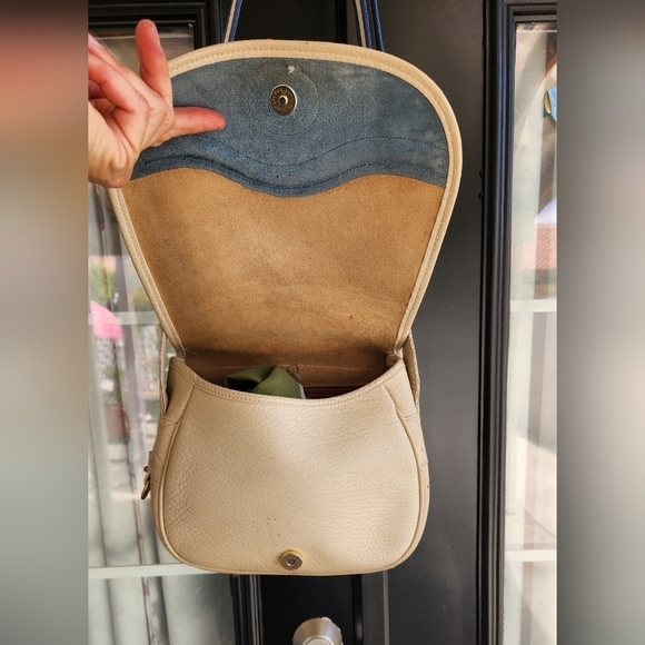 Vintage Dooney & Bourke-All Weather Leather Teton Saddle Bag - Picture 4 of 8